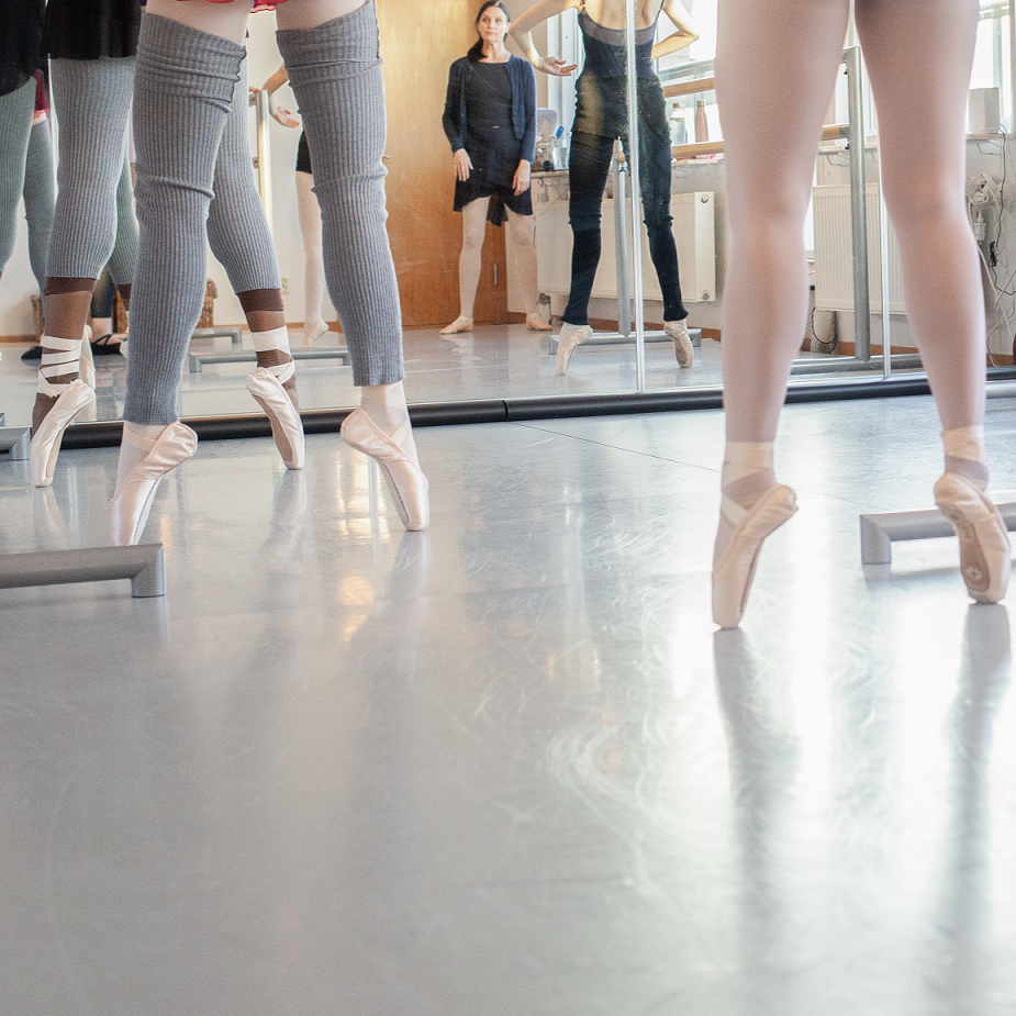 Pointe Classes at Ballet Gothenburg / Tåspets för vuxna i Göteborg